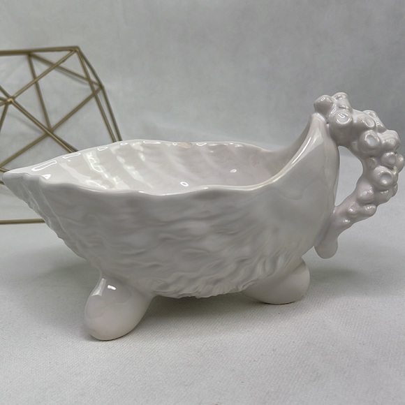 Bordallo Penereiro Three Legged Shell Bowl - Picture 3 of 7